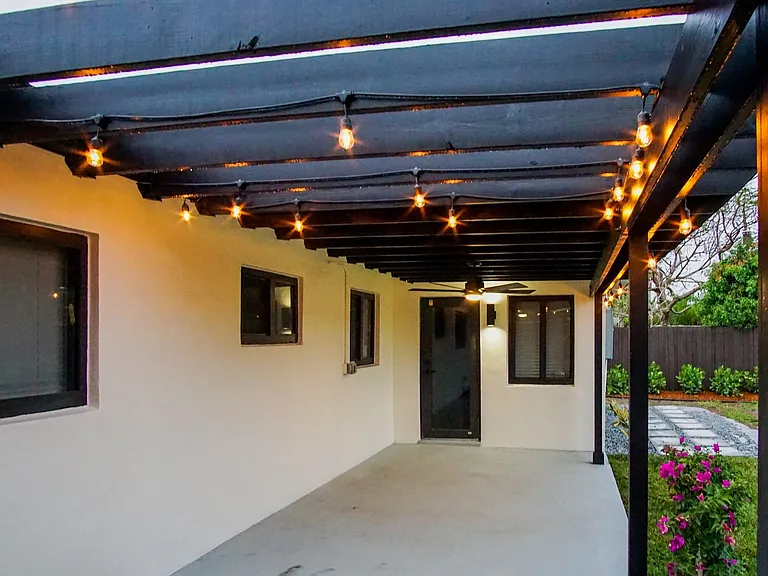 4680 NE 5th Ave — Photo 16