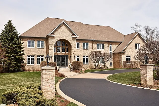 120 Arboretum Dr photo 1
