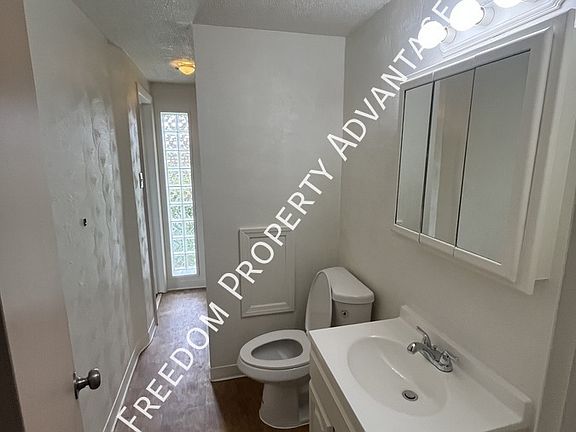 3rd image of 800 Flint Rd