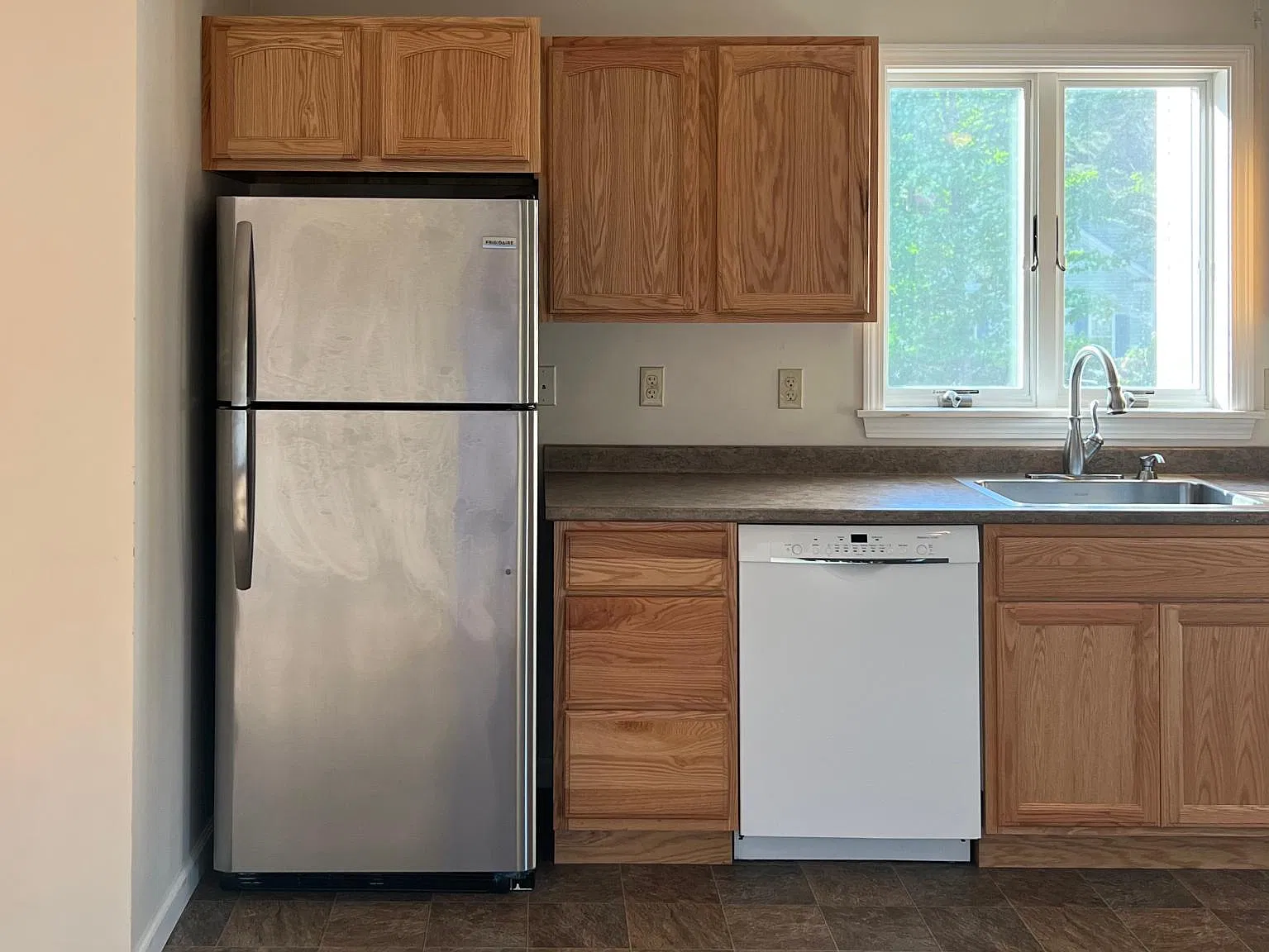 5 bed, $7,000 — Photo 2