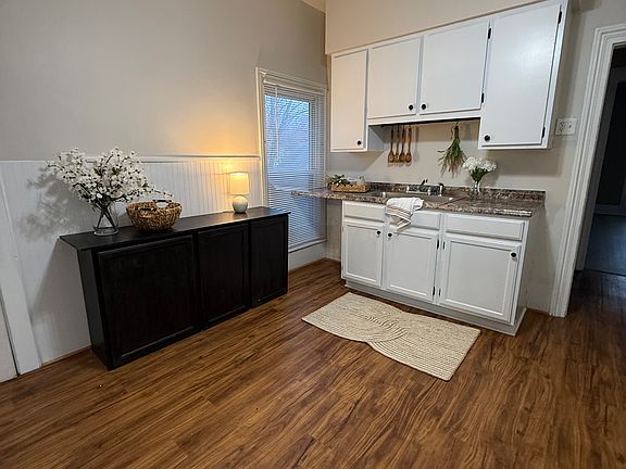 3rd image of 522 1/2 Fleming St