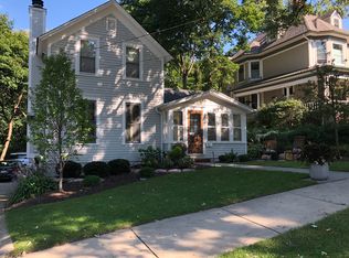 507 S Grove Ave, Barrington, IL 60010