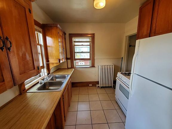 3rd image of 404 31st St W