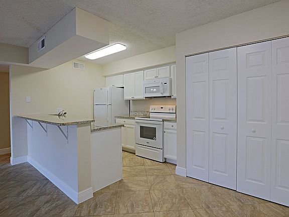 5th image of 5329 Summerlin Rd