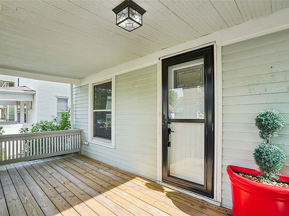 3rd image of 1548 6th Ave SE