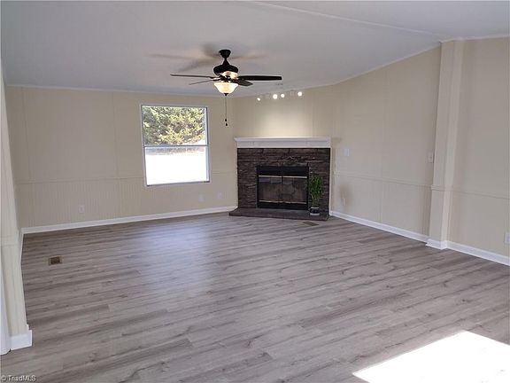 4th image of 9335 Pearl Dr