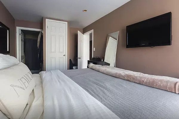 Rented by Veracity NYC LLC | media 34