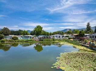 976 Roguelea Ln, Grants Pass, OR 97526