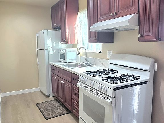 3rd image of 11911 1/2 Peach St