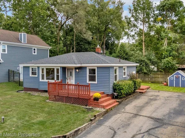 6639 Buckland Ave, West Bloomfield, MI 48324