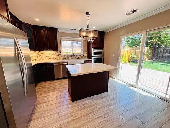 3rd image of 1392 Sprucewood Dr