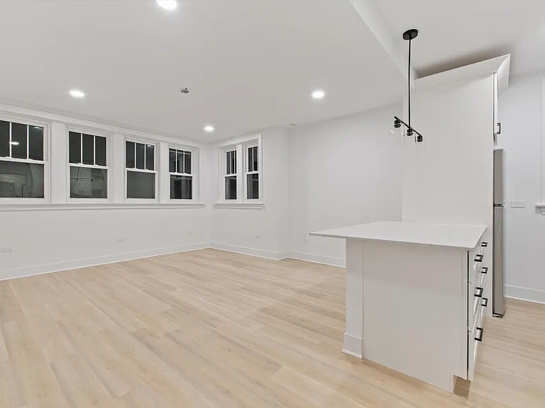 2318 N Sacramento Ave #GF — Photo 4