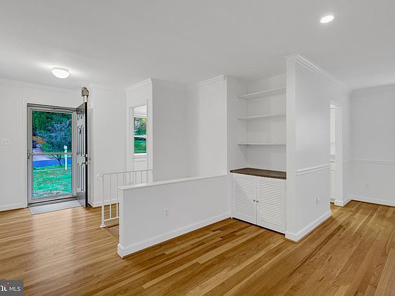 4th image of 9718 Saint Andrews Dr