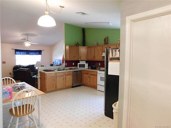 3rd image of 700 Buckingham Dr