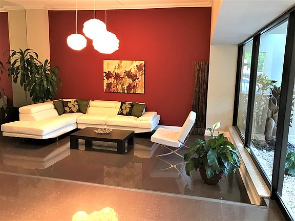 5th image of 2500 NE 135th St APT 1109
