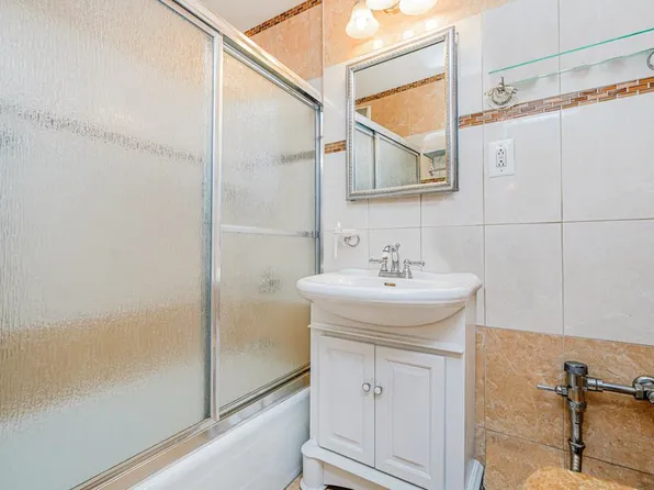 2265 Gerritsen Avenue image 9 of 11