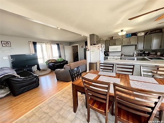 2nd image of 112 Gray CRESCENT W