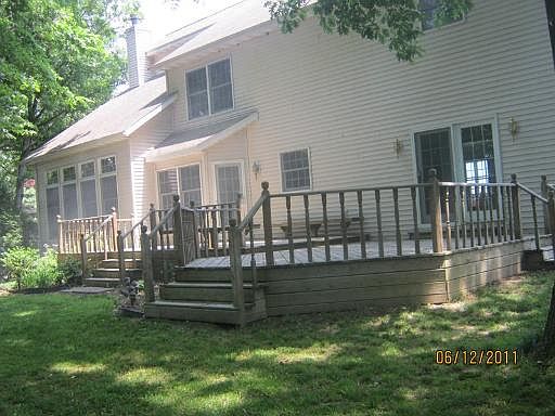 5th image of 141 S Oak Acre Dr