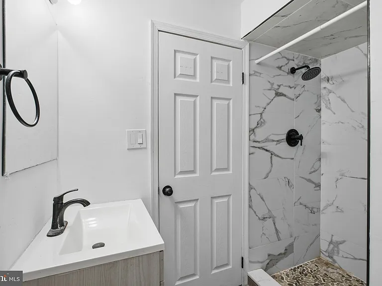 4242 Pine St #1B — Photo 4