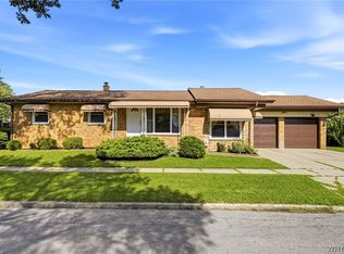 301 Homecrest Dr, Amherst, NY 14226