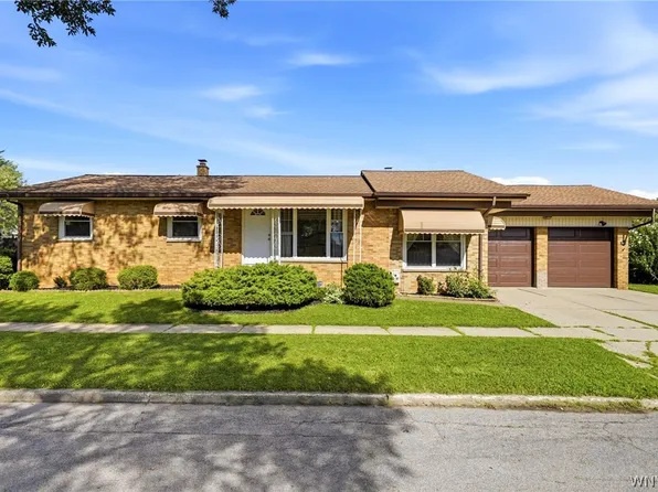 301 Homecrest Dr, Amherst, NY 14226