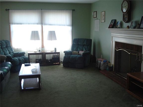 4th image of 133 Longwood Dr
