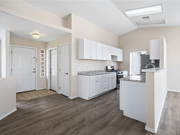 4th image of 1804 E La Entrada Place