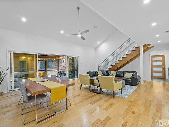 3rd image of 14 Dorothy Ln