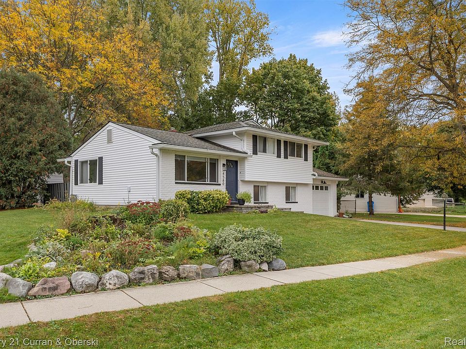 4580 Chadsworth St, photo 2