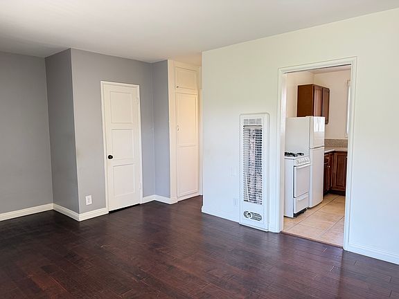 4th image of 4712 Elmwood Ave APT 7