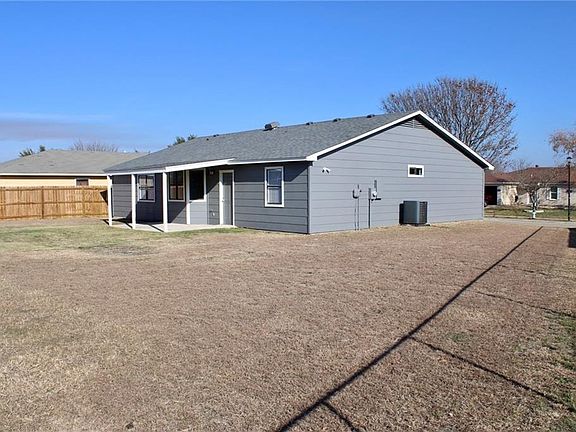 2nd image of 2901 Kim Dr