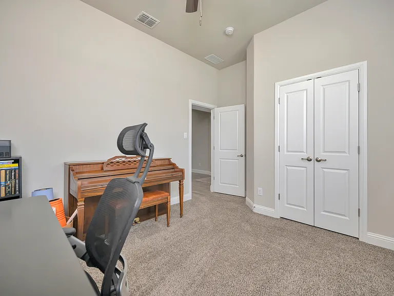 2028 Windsor Dr — Photo 22