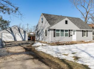 807 40th St SE, Cedar Rapids, IA 52403