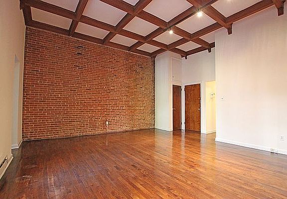 5th image of 33 W 84th St APT Parlor