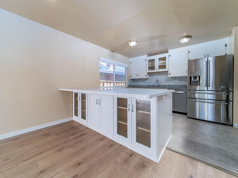 877 Miller Ave — Photo 6