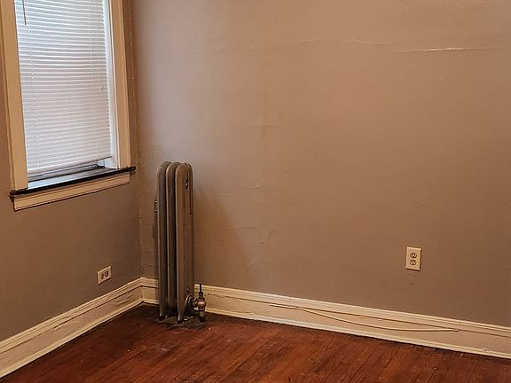 5th image of 7926 S Paxton Ave #1