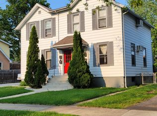 607 N Poplar St #1, Waukegan, IL
