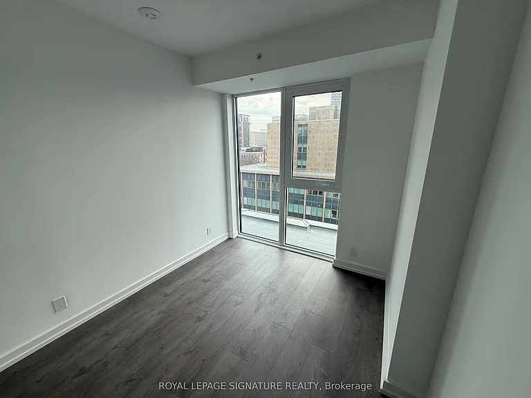 75 James St S #615 — Photo 10