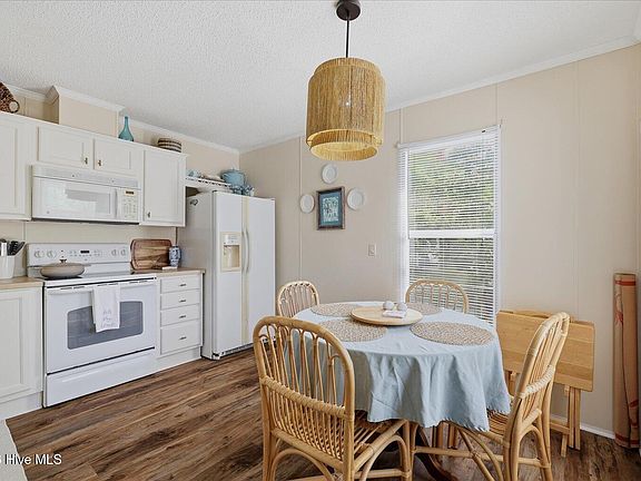 5th image of 703 Dogwood Drive