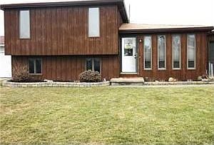 1st image of 16 Sprucewood Dr