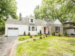 21 Old Colony Ln, Great Neck, NY 11023