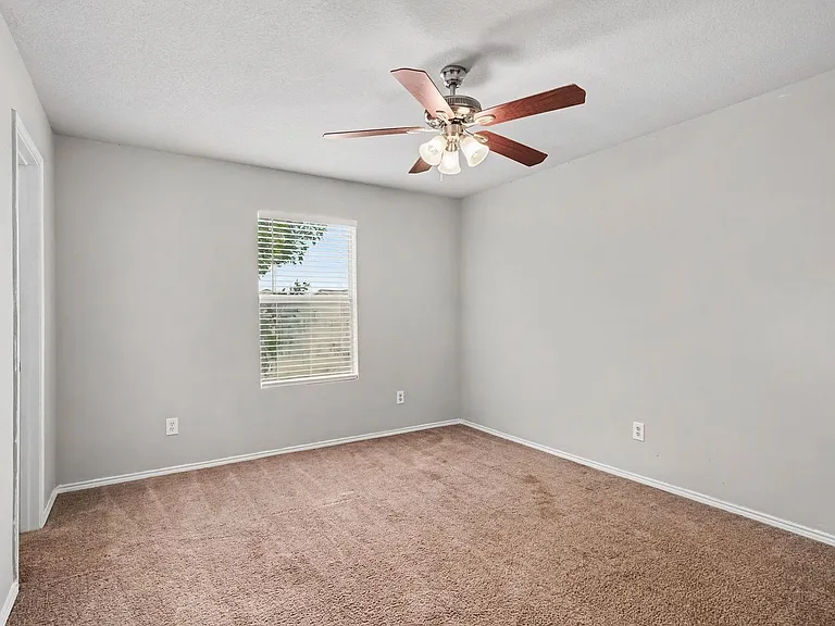 1733 Vineridge Ln — Photo 21
