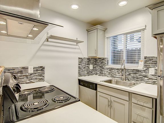 4th image of 2619 T St APT 1