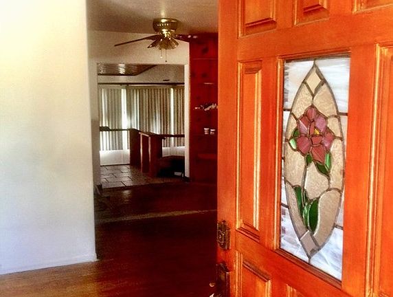 2nd image of 854 Meeker Ave