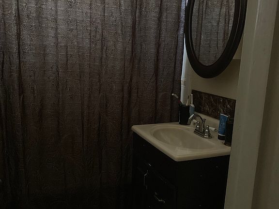 3rd image of 124 SE Celestia Ct