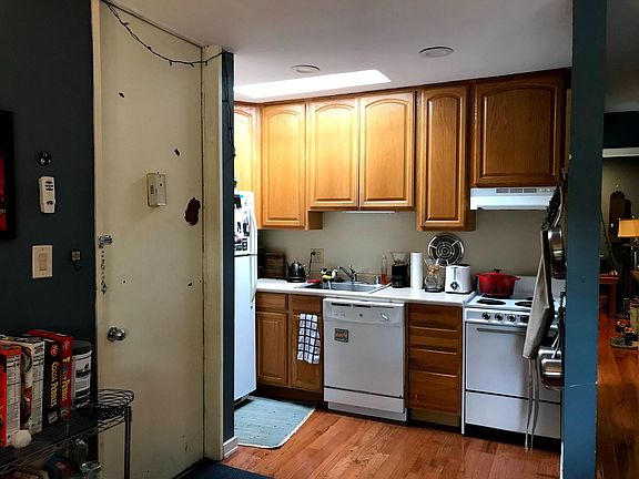 2nd image of 917 Packard St APT 11