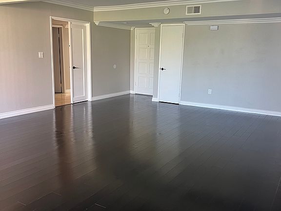 4th image of 6860 Hyde Park Dr Unit E