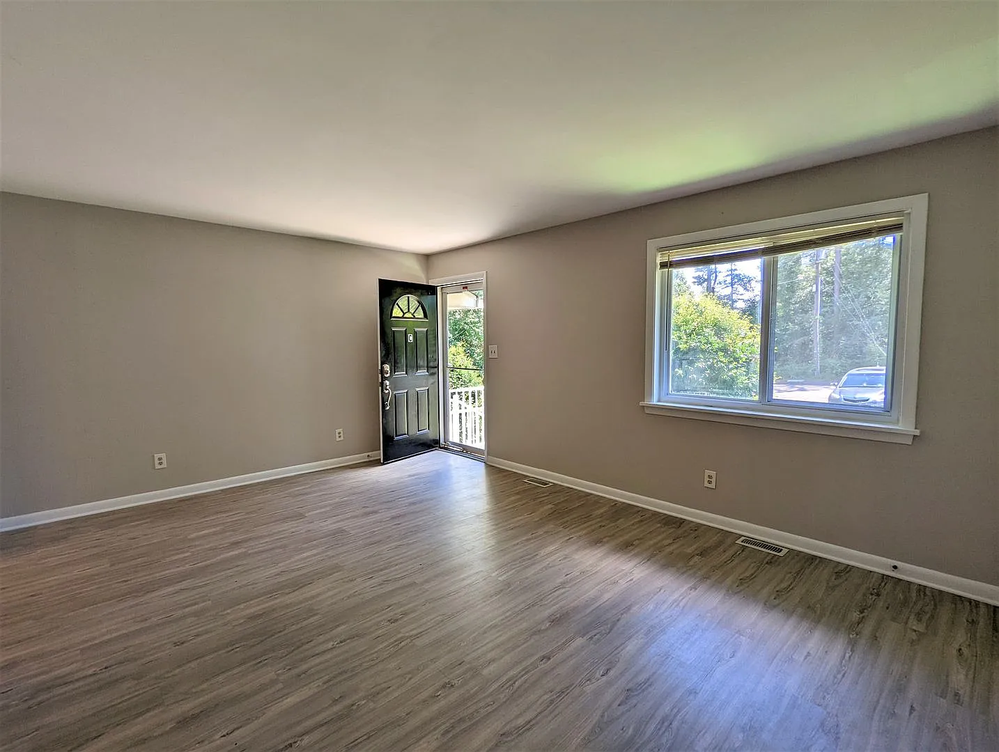 3906 Lexington — Photo 3