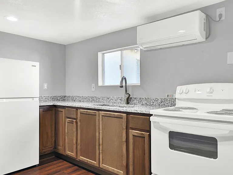 4603 Byron Street — Photo 6