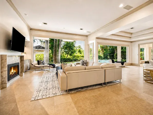 918 Huntington Cv, Houston, TX 77063